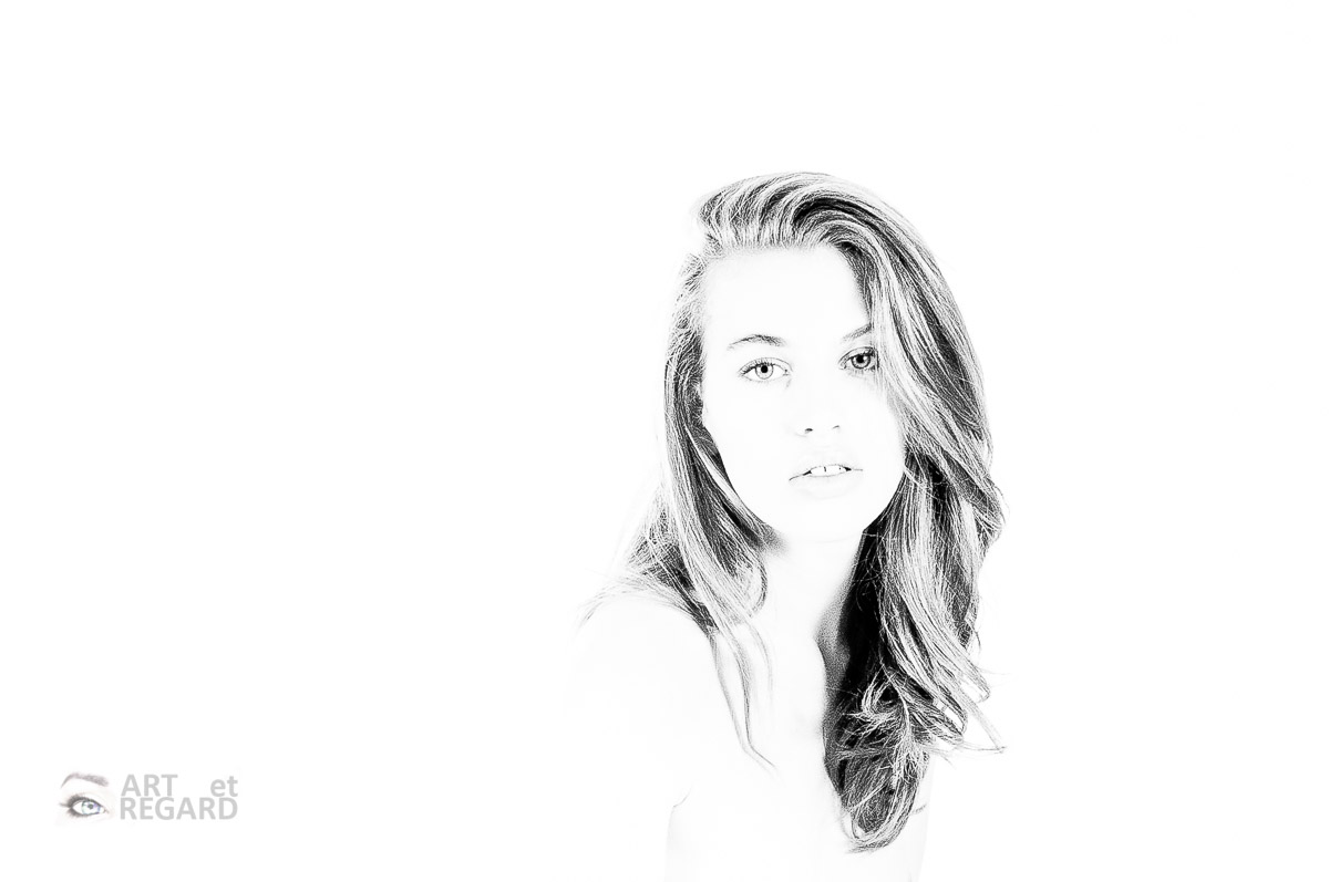 Portrait noir et blanc en high-key