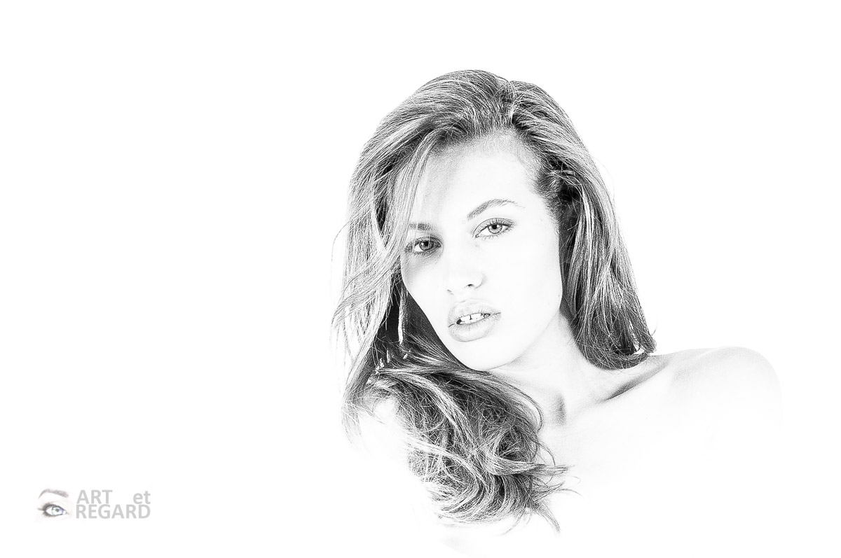 Portrait noir et blanc en high-key