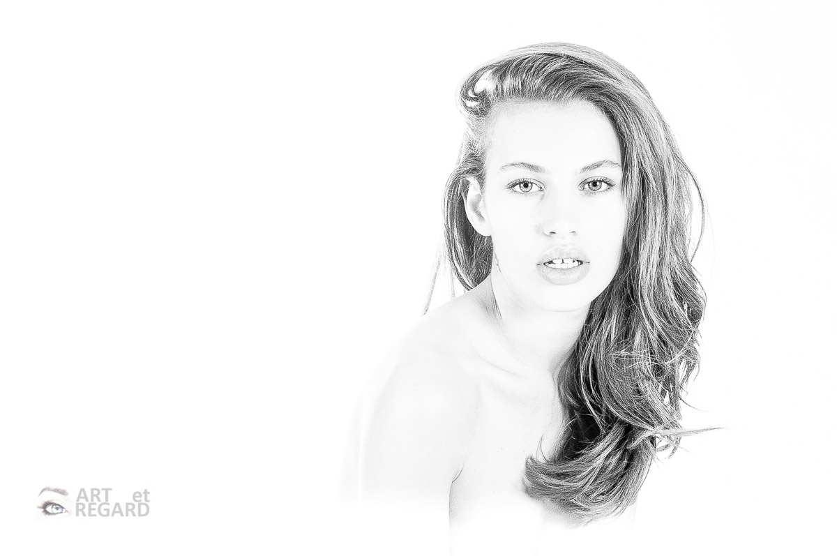 Portrait noir et blanc en high-key